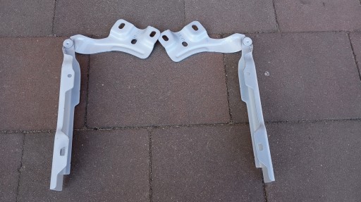 AUDI A1 II 82A -- КОМПЛЕКТ ПЕТЛЕЙ КАПОТА 82A823301 82A823302