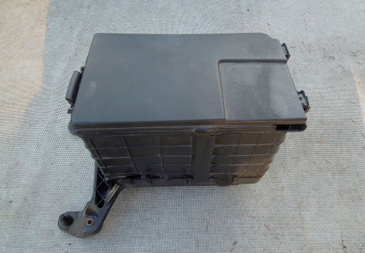 1K0915333B 1K0915443 - Корпус аккумуляторной батареи VW TOURAN и 03-10R