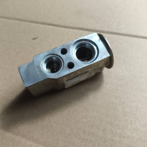 valve rozprezny of the air conditioning Volkswagen Touran and 2005
