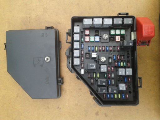 25936872 - КОРОБКА ЗАПОБІЖНИКІВ CADILLAC CTS II 3.6 08-14