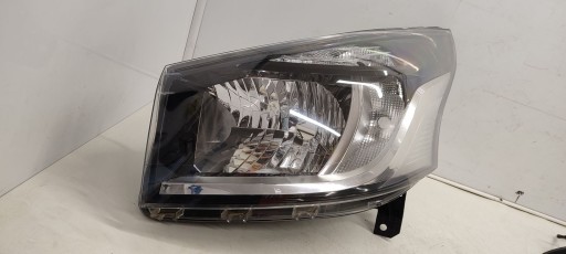 light front front left Renault Trafic III