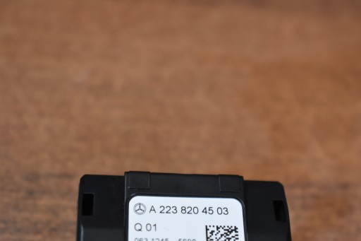 IDEALNY ZLACZE PORT USB USB-C MERCEDES 1 9