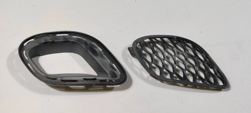 grid of a bumper front right holder Dodge Charger SRT 2015