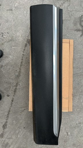 HYUNDAI SANTA FE 2019-НАКЛАДКА ДВЕРИ ПЕРЕДНЯЯ СПРАВА