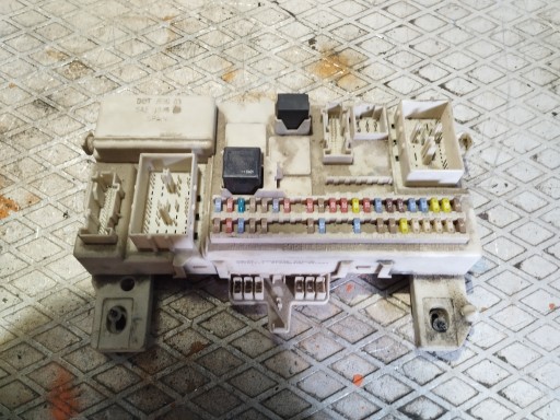 Volvo c30 v50 s40 ii c70 ii блок запобіжників 30728906