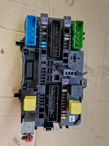 Модуль блока предохранителей opel zafira b 13220829hn