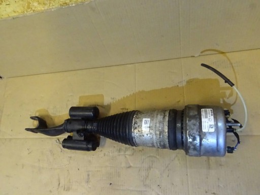 Mercedes E W213 GLC W253 амортизатор левый A2133202100 4MATIC AMG