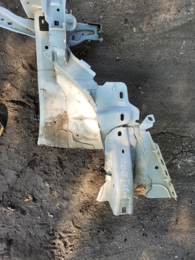 quarter front quarter left PEUGEOT 208 and
