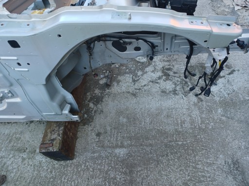 MASERATI GHIBLI SQ4 ЧЕТВЕРТЬ ПЕРЕДНЯЯ ПРАВАЯ