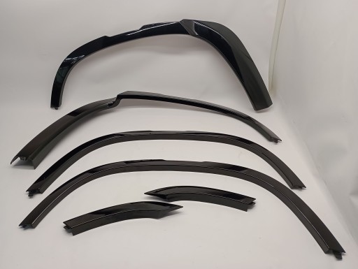 L8B2-16A333-B - ОБИВКА ЗАДНЕЙ НИЖНЕЙ ДВЕРИ ЛЕВАЯ LAND DEFENDER L663