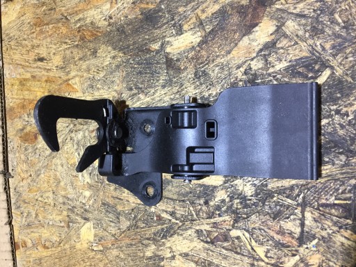 AUDI A8 D4 замок болт капота 4H0823485C