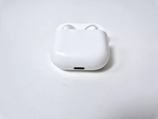 Apple AirPods 第4世代　A3058 A3050 3053 Apple AirPods 第4世代 A3050 3053 3058 - メルカリ