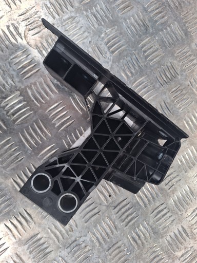 A2066201600 - MERCEDES C W206 передний правый кронштейн ремня новый