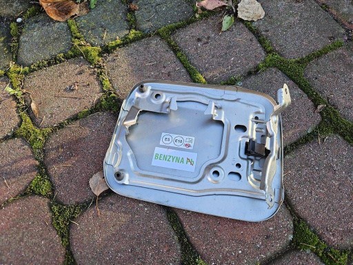 Tankklappe des Kraftstoffsbehälters zatyczka - 587 Toyota Corolla E210 E21