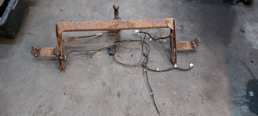 БУКСИРОВОЧНЫЙ КРЮК + ПЛИТА COROLLA VERSO II AFC 52400006