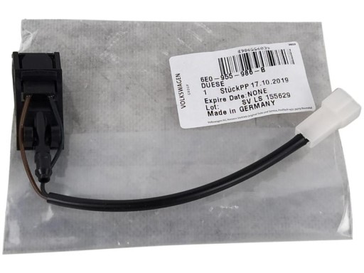 6E0955986B - OE VAG ФОРСУНКА С ПОДОГРЕВОМ СПЕРЕДИ VW NEW BEETLE