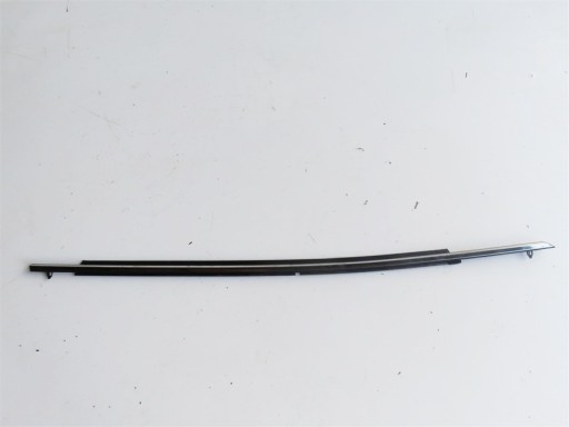 JSGSFWRRW525262022-2PP- - ПЕРЕДНІЙ ПРАВИЙ ДВЕРНИЙ СКРЕБОК MAZDA 3