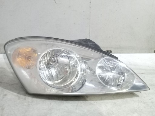 Kia Ceed and 1 light right front front