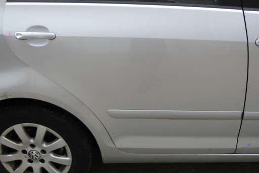 VW GOLF V plus 05R door right rear part of wheels. LA7W