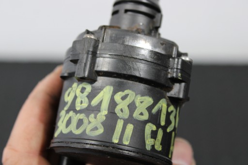 pump of water PEUGEOT 3008 II 2 LIFT 9818813480