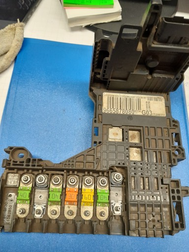 Затискач модуля напруги акумулятора peugeot citroen 9665878080