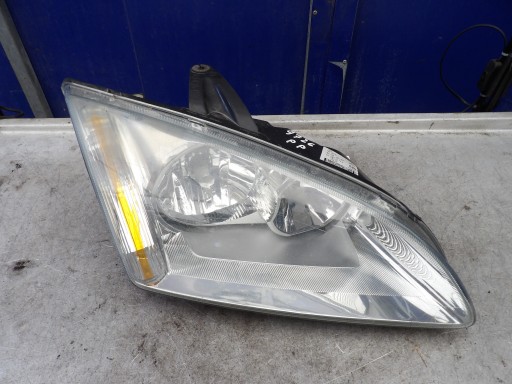 Ford Focus MK2 light front right