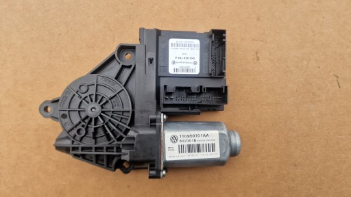 1T0959701AA 5K0959793A - Мотор склопідйомника лівий передній vw golf vi scirocco iii tiguan octavia ii 2