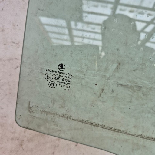 SKODA FABIA II 2 KOMBI 09-14 window right rear part