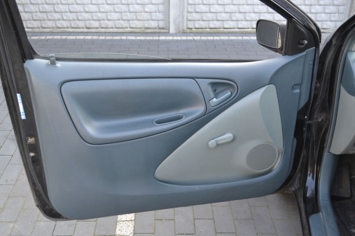 YARIS І ОББИВКА БІЧНИХ ДВЕРЕЙ ЛІВА ПРАВА ЗАДНЯ