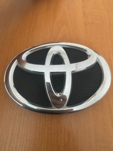 53141-33130 - ЕМБЛЕМА ЛОГОТИП Решітка RADAR ОРИГІНАЛ TOYOTA CAMRY 75311-06060
