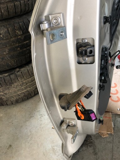 VW Polo VI 2G ПЕТЛІ ДВЕРНІ ЗАДНІ ПРАВІ