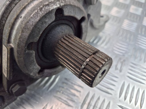 Mercedes A180 W176 Semiasse Anteriore z podpore A2463600217 M270