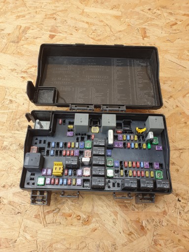 Коробка запобіжників jeep grand cherokee wk2 srt p68253442