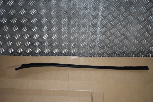 moulding windows PRZEDNIEJ left MERCEDES W214 1