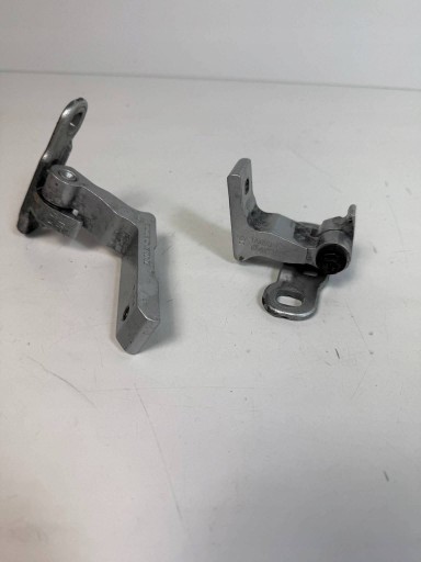Volvo V60 II 2022 hinges door rear right 31457982 31424455