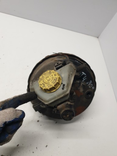 Сервопривід головний гальмівний циліндр VW T4 701612101K