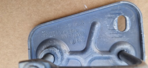 towing RYGIEL bonnets SKODA OCTAVIA IV 5E3823186A right