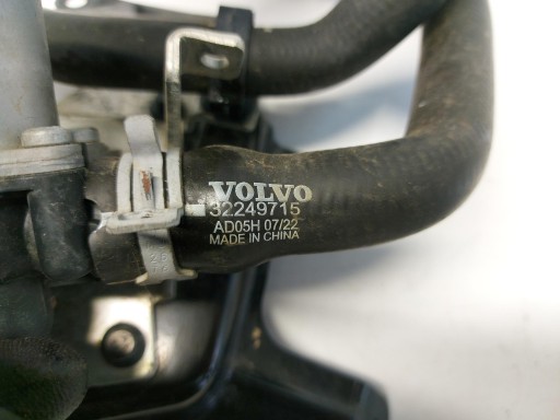 VOLVO XC60 II LIFT B4 2.0B vodena pumpa crijeva rozdzielacz 31657307