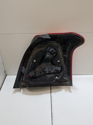 light left rear TOYOTA AVENSIS