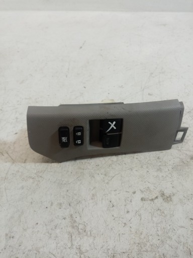 control panel of the window TOYOTA YARIS 2 74232-0D110