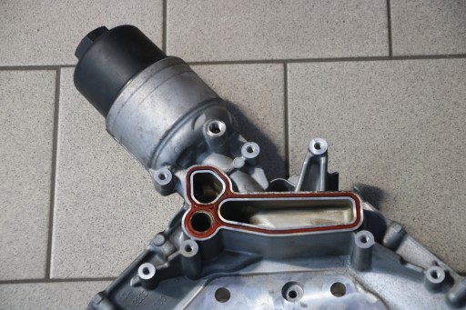 AUDI A8 D4 4H TFSI CRE Boîte Couvercle de la distribution 06E103173