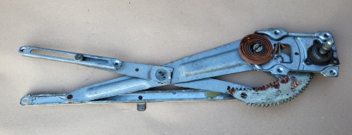 69210 15H - Стеклоподъёмник правой двери оригинал toyota corolla ae86 trueno rh oe