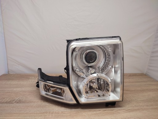 JEEP COMMANDER ПРАВЫЙ КСЕНОН В КОМПЛЕКТЕ ЕВРОПА