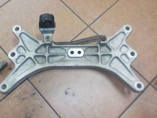 ЛАПА КОРОБКИ КРОНШТЕЙН GHIBLI III 3.0 D 670001738