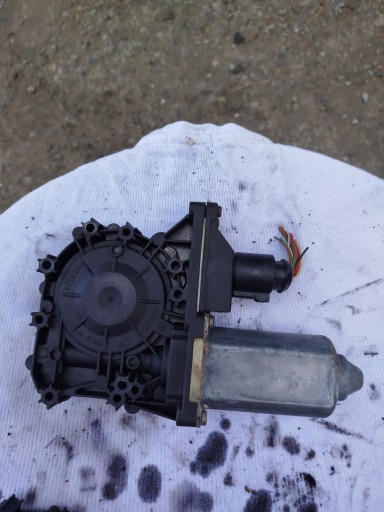 Моторчик правого переднього скла audi a3 8l 8l4959802