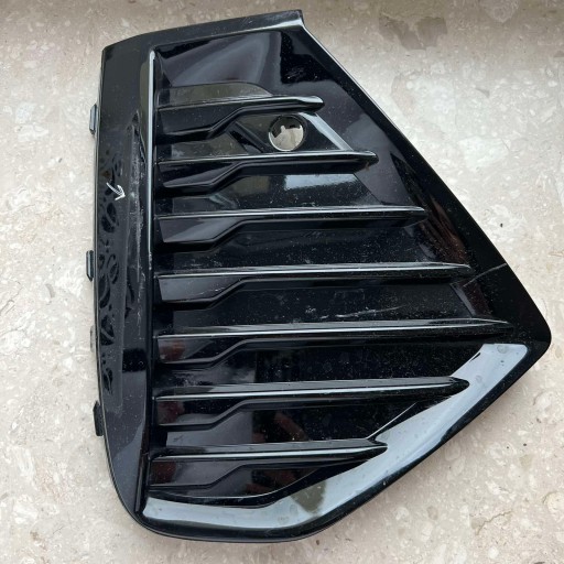 VOLVO XC60 II LIFT 2021-2025 R-design grid grille of a bumper left 32234961