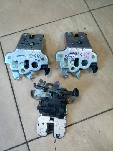 8R0827505A 3R9827520 - ЗАМОК ЛЮКА AUDI VW SEAT SKODA.*