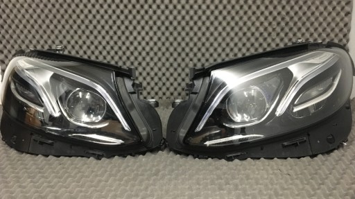 Комплект багатопроменевих ліхтарів Мерседес Е класу лівоправо