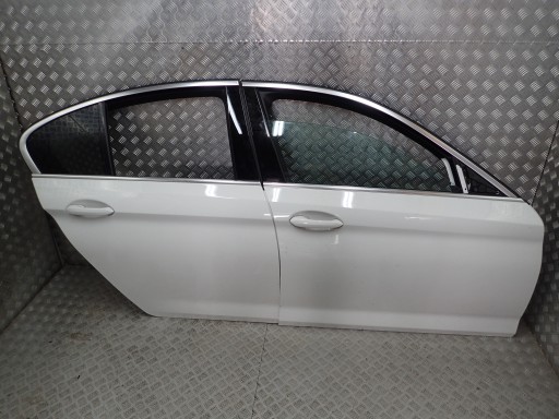 BMW M5 F90 5 G30 передняя дверь ПД правое стекло