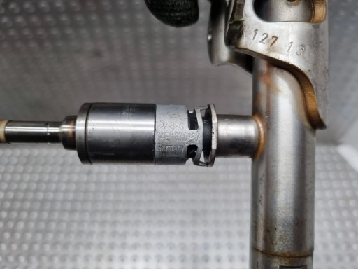 Rampe injection 04E133036A SKODA OCTAVIA III 5E LEON III GOLF VII 1.4 TSI